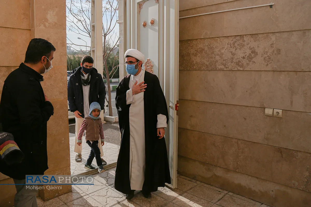 تجلیل از طلبه جهادی فعال در بیمارستان&zwnj;های کرونایی به مناسبت روز پرستار