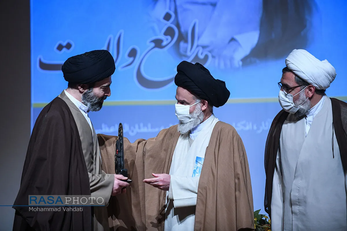 مراسم نکوداشت مرحوم آیت الله سلطان&zwnj;الواعظین شیرازی با قرائت پیام حضرت آیت الله سبحانی در سالن همایش های غدیر دفتر تبلیغات اسلامی برگزار شد.