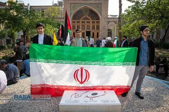 تجمع طلاب مدرسه علمیه مروی تهران در حمایت از عملیات نیروهای مسلح