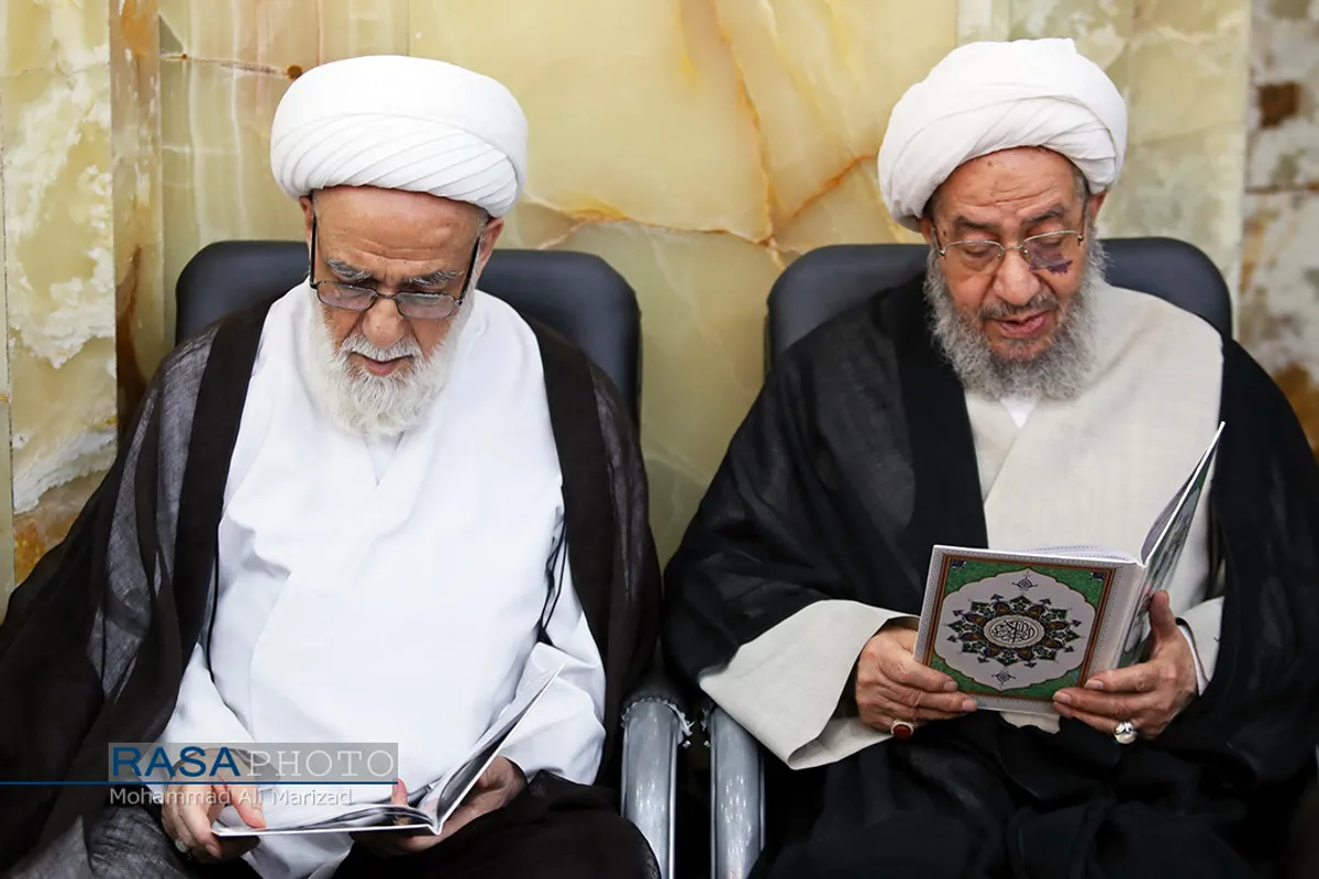 از راست آیت الله مقتدایی، آیت الله گرامی | مراسم بزرگداشت امام جمعه شهید کازرون حجت الاسلام والمسلمین خرسند