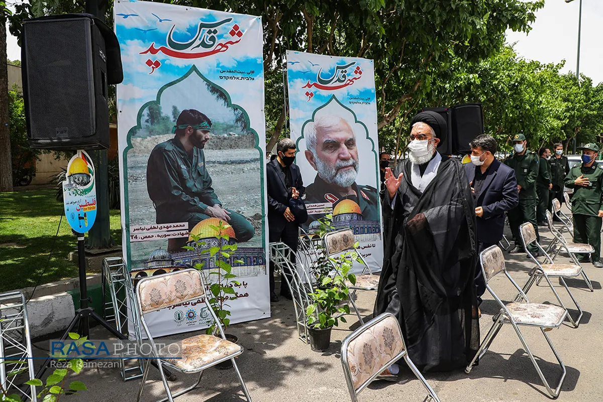 اهتزاز پرچم فلسطین در میدان روح الله قم