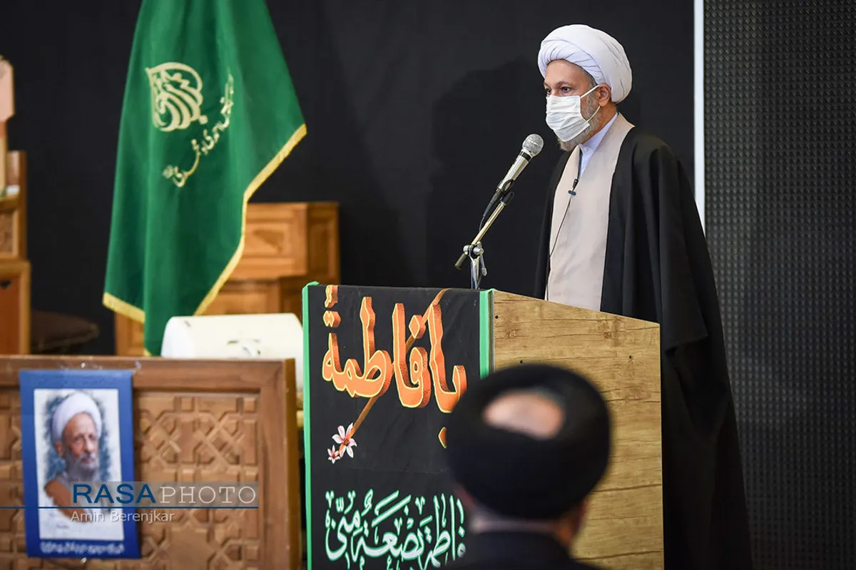 مراسم ارتحال آیت الله مصباح یزدی در حرم مطهر احمد بن موسی (ع) در شیراز&lrm;