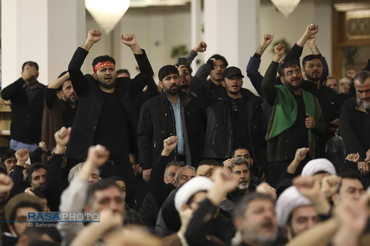 تجمع مردم قم در پی اعلام خبر شهادت رهبر معظم انقلاب