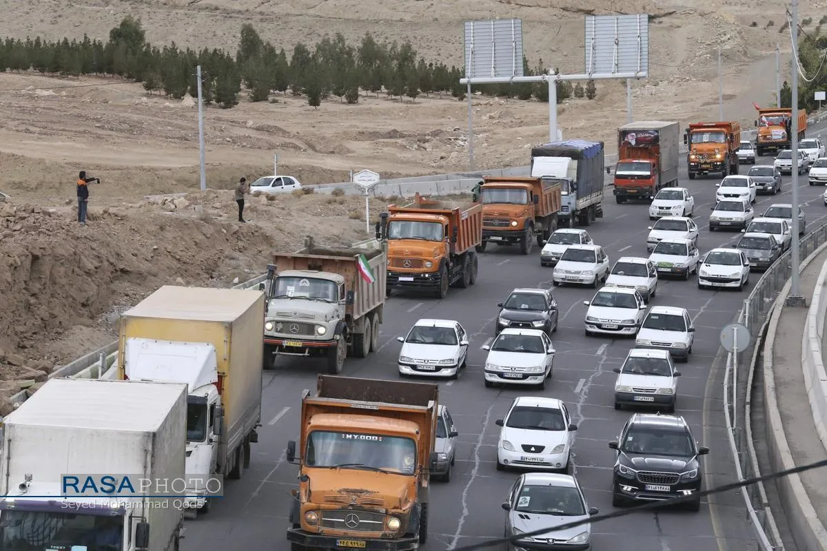 بیعت کامیون&zwnj;داران استان قم با رهبر معظم انقلاب