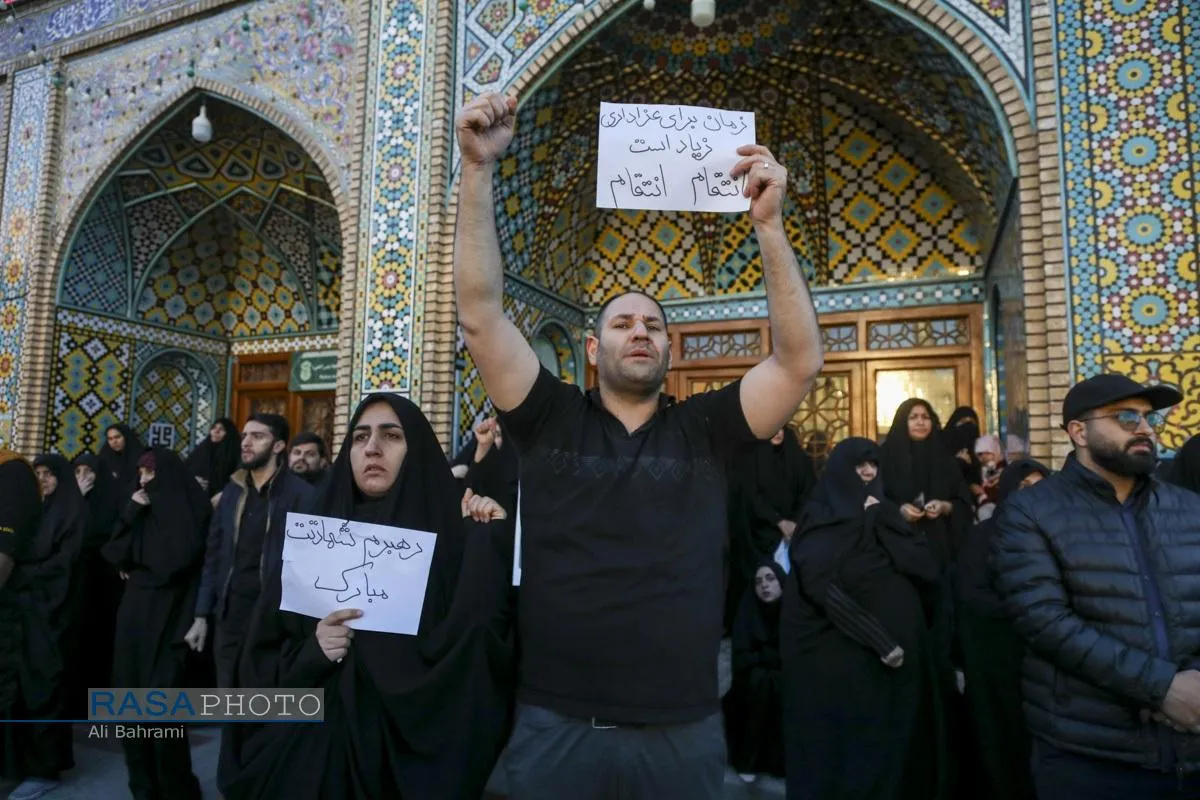 تجمع مردم قم در پی اعلام خبر شهادت رهبر معظم انقلاب