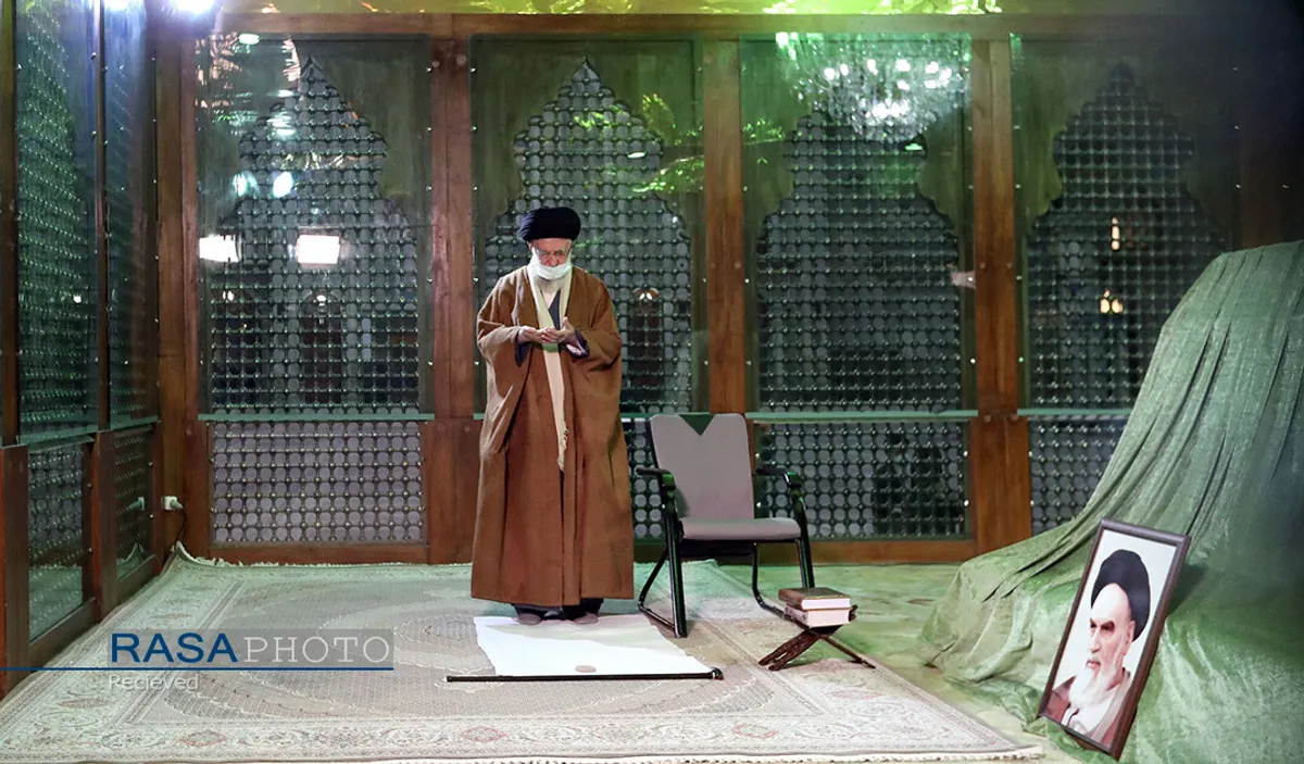 حضور مقام معظم رهبری در مرقد مطهر امام خمینی (ره) و گلزار شهیدان