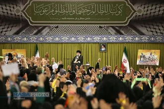 دیدار دانش&zwnj;آموزان و دانشجویان با مقام معظم رهبری