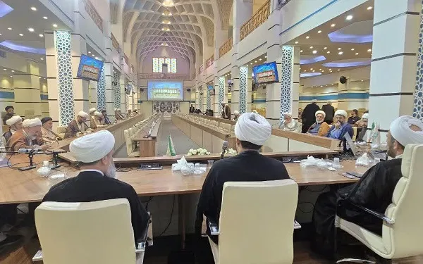 نشست مدیران و اساتید حوزه‌های علمیه فارس با تأکید بر تقویت تربیت و آموزش