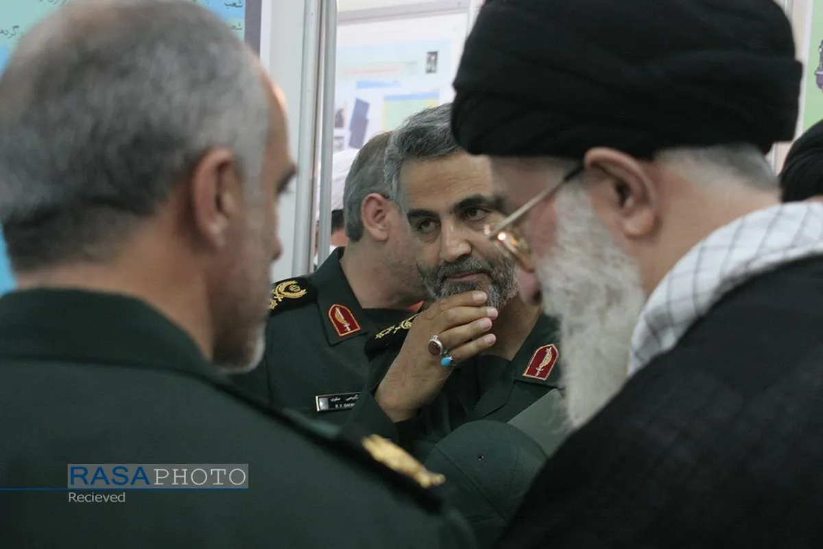 مجموعه&zwnj;ای از عکس&zwnj;های سردار شهید حاج قاسم سلیمانی در کنار رهبر معظم انقلاب