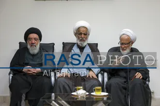 گرامیداشت رهبر شهید انقلاب در بیت حضرت آیت الله نوری همدانی
