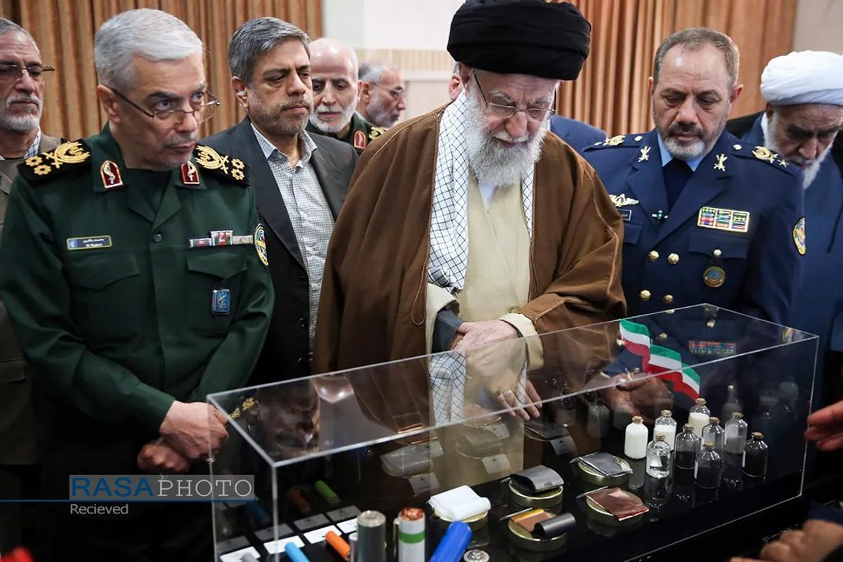 بازدید فرمانده کل قوا از نمایشگاه آخرین دستاوردهای دانشمندان صنعت دفاعی کشور