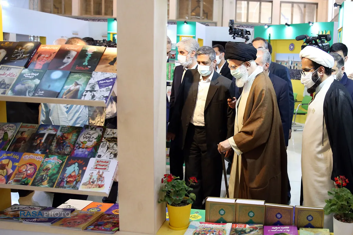 بازدید مقام معظم رهبری از سی و&zwnj;&zwnj; چهارمین نمایشگاه بین&zwnj;المللی کتاب تهران