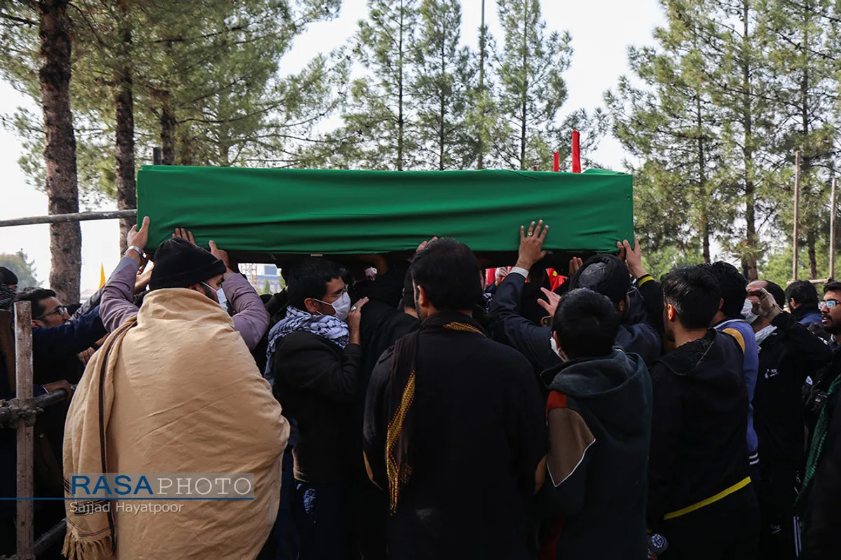 وداع و تشیع پیکر ۱۱ شهید مدافع حرم در قم&lrm;
