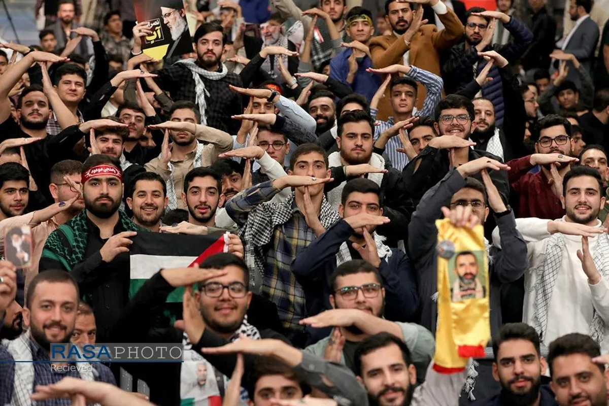 دیدار دانش&zwnj;آموزان و دانشجویان با رهبر انقلاب به&zwnj;مناسبت سالروز ۱۳ آبان