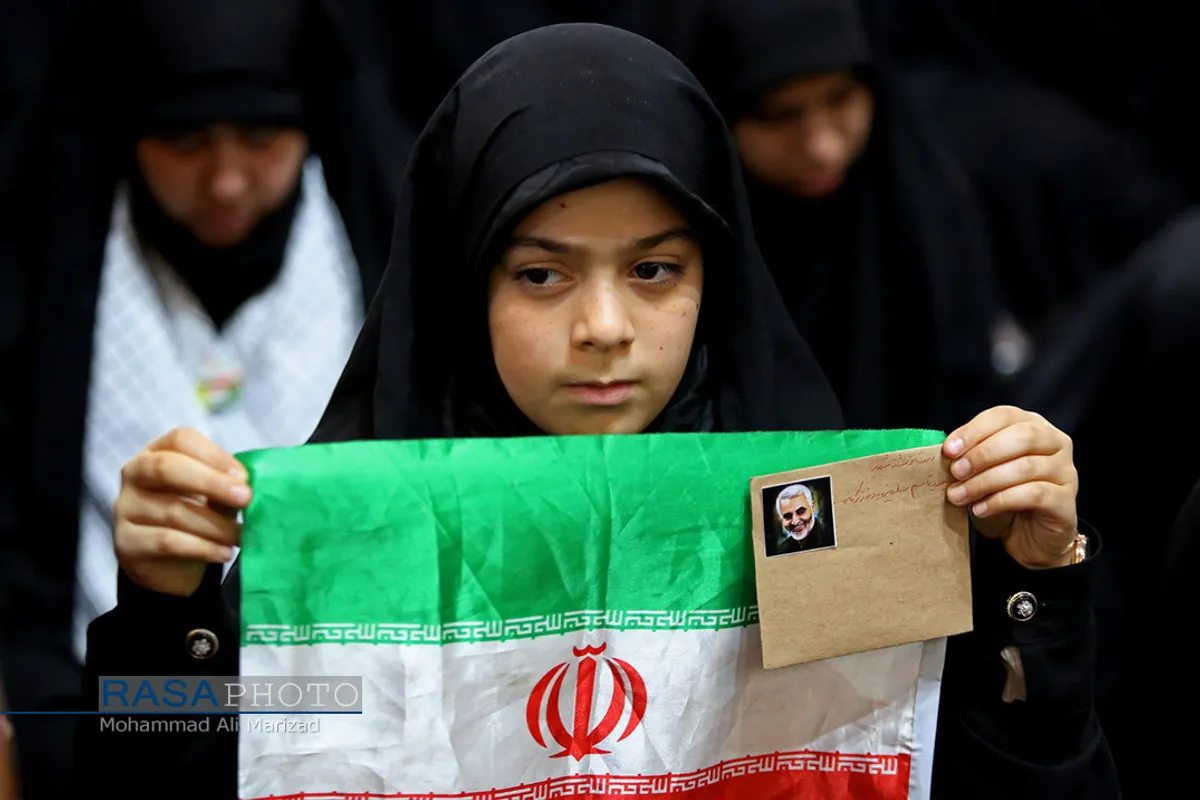 اجتماع جوانان ۱۲۰ ملیت جهان در پاسداشت شهید سپهبد سلیمانی در قم