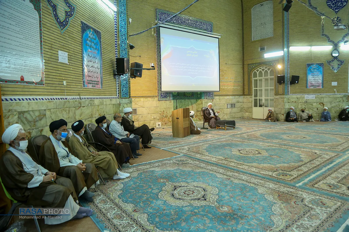 نشست تعدادی از طلاب تهران، البرز، قم و مرکزی با حضور آیت الله اراکی