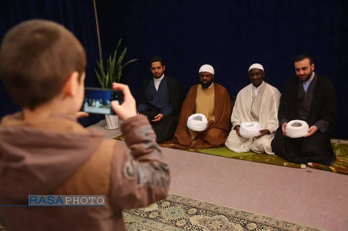جشن عمامه&zwnj;گذاری تعدادی از طلاب حوزه علمیه قم با حضور آیت الله کریمی جهرمی