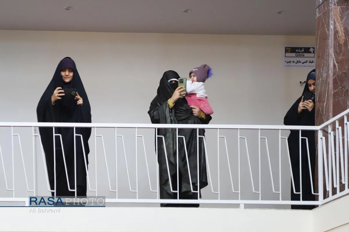 جشن روز مبعث و عمامه&zwnj;گذاری تعدادی از طلاب حوزه علمیه قم در بیوت مراجع تقلید