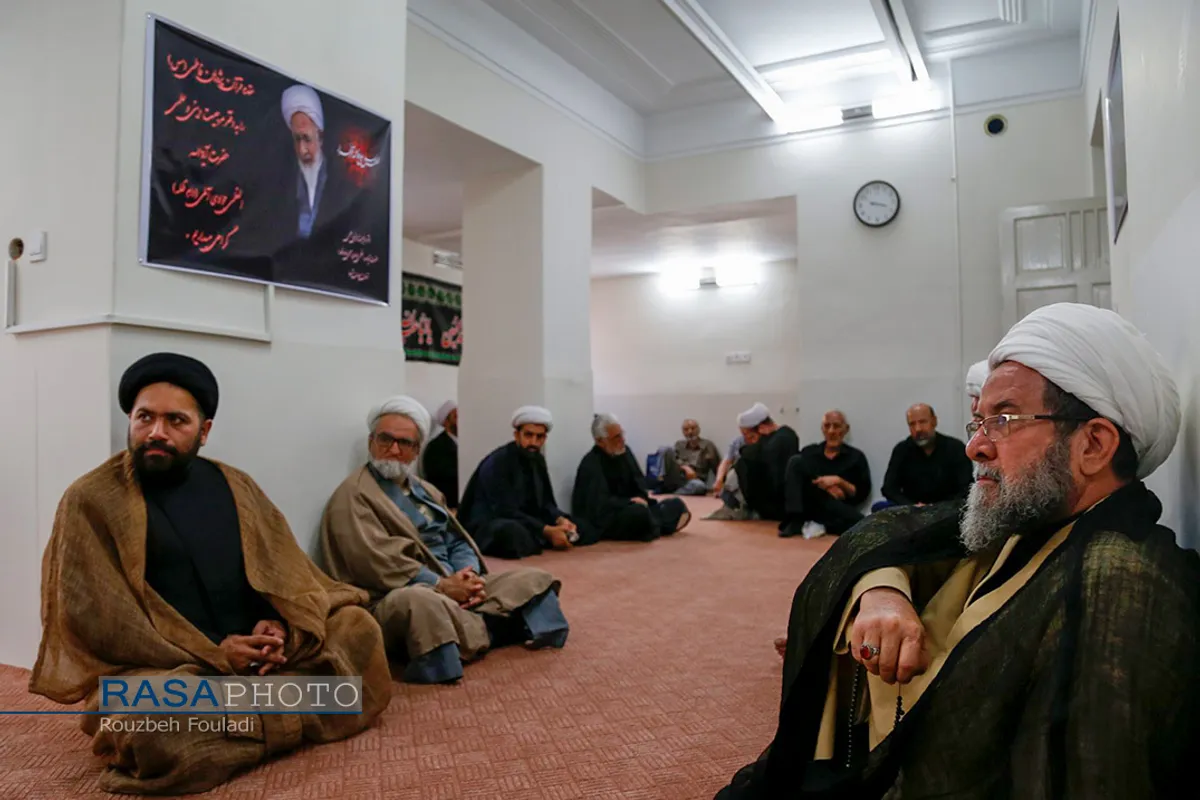 عکس خبری | نشست جمعی از مبلغان در روز پنجم محرم در دفتر حضرت آیت الله جوادی آملی در تهران