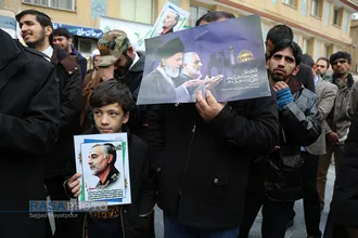 راهپیمایی خودجوش طلاب و بسیجیان قم در پی شهادت حاج قاسم سلیمانی