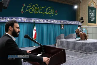 دیدار جمعی از مداحان اهل&zwnj;بیت (علیهم&zwnj;السلام) با مقام معظم رهبری