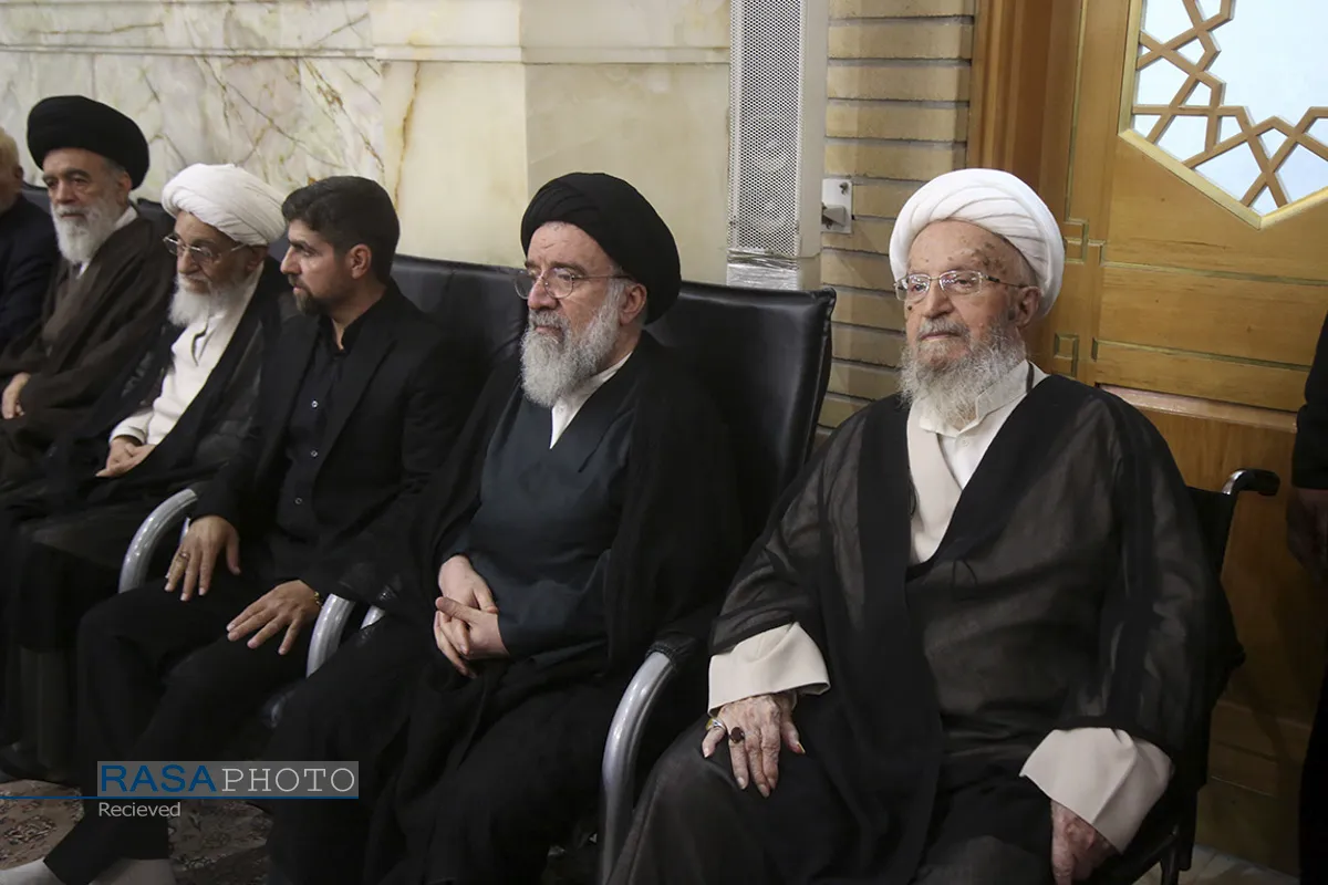 بزرگداشت رهبر شهید انقلاب از سوی آیت&zwnj;الله مکارم شیرازی در حرم مطهر
