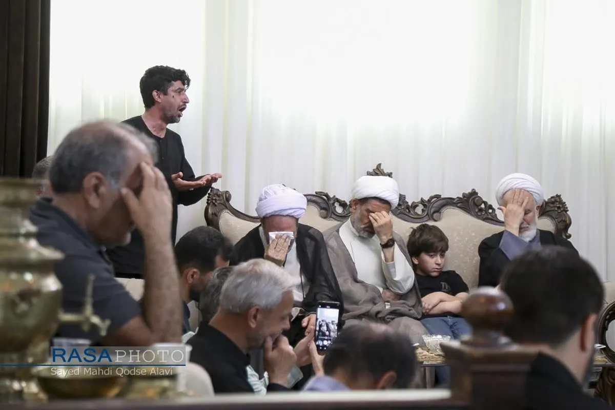 حضور آیت الله محمدی عراقی در منزل سردار شهید اسماعیل شاکری