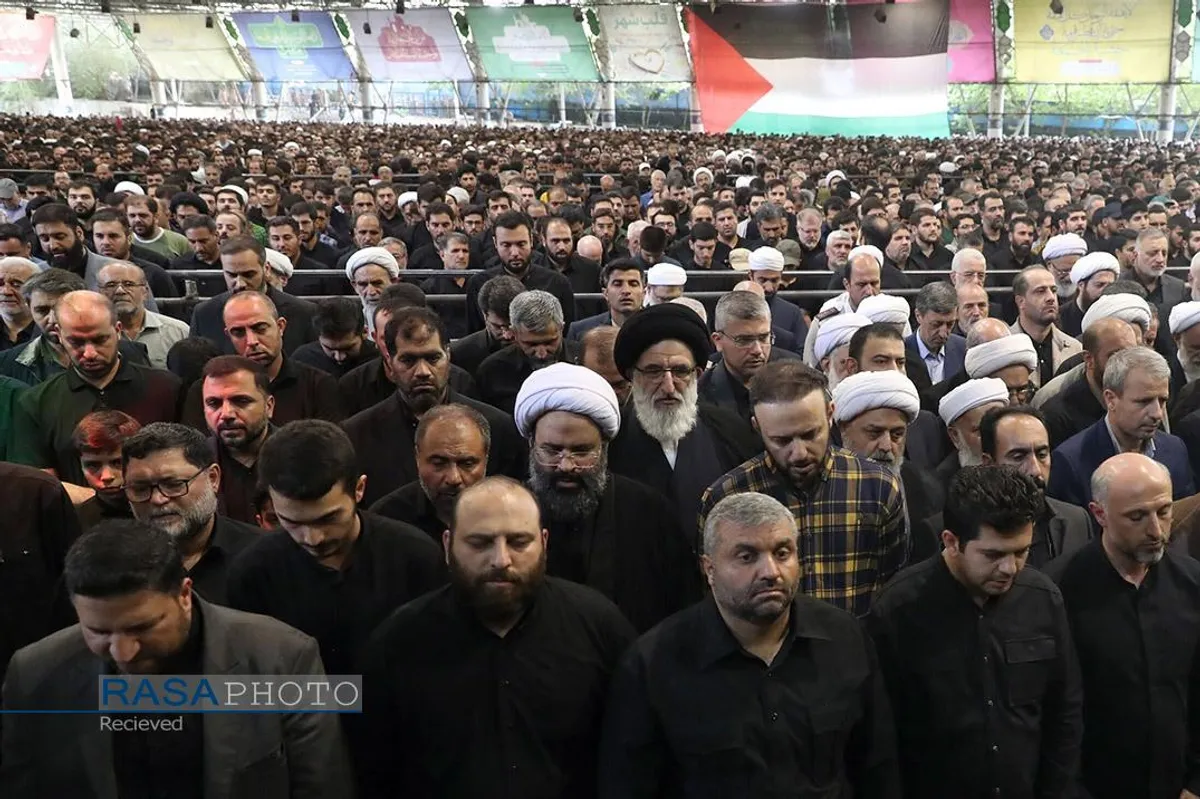 اقامه نماز توسط رهبر معظم انقلاب بر پیکر شهید اسماعیل هنیه