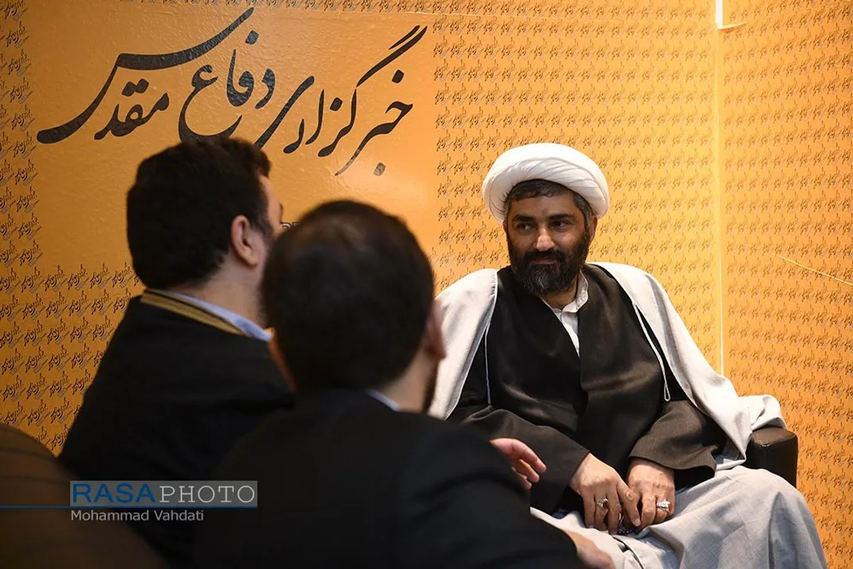 بازدید&zwnj; مدیر عامل خبرگزاری رسا از غرفه رسانه ها در نمایشگاه مطبوعات