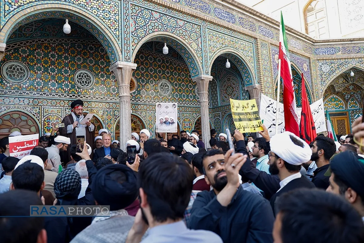 راهپیمایی طلاب قم در محکومیت حمله رژیم صهیونیستی به ملت مظلوم غزه