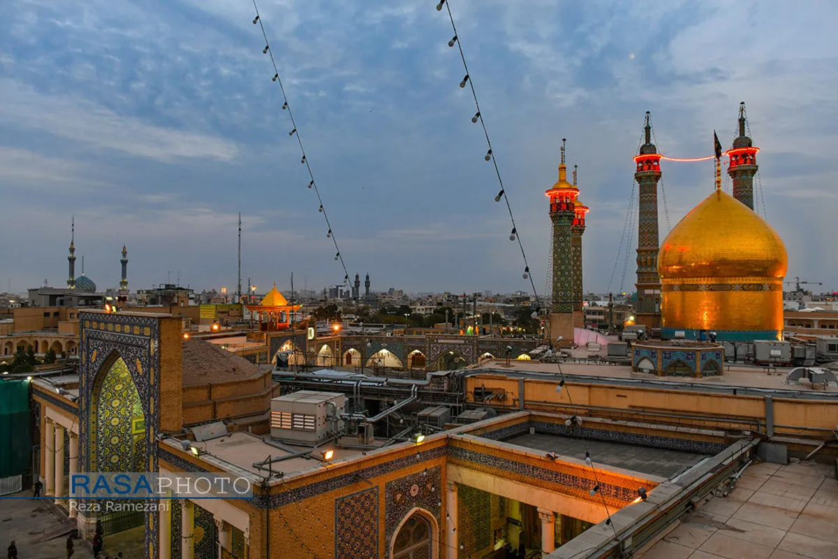 آیین تعویض پرچم حرم در شب وفات حضرت معصومه (سلام الله علیها)