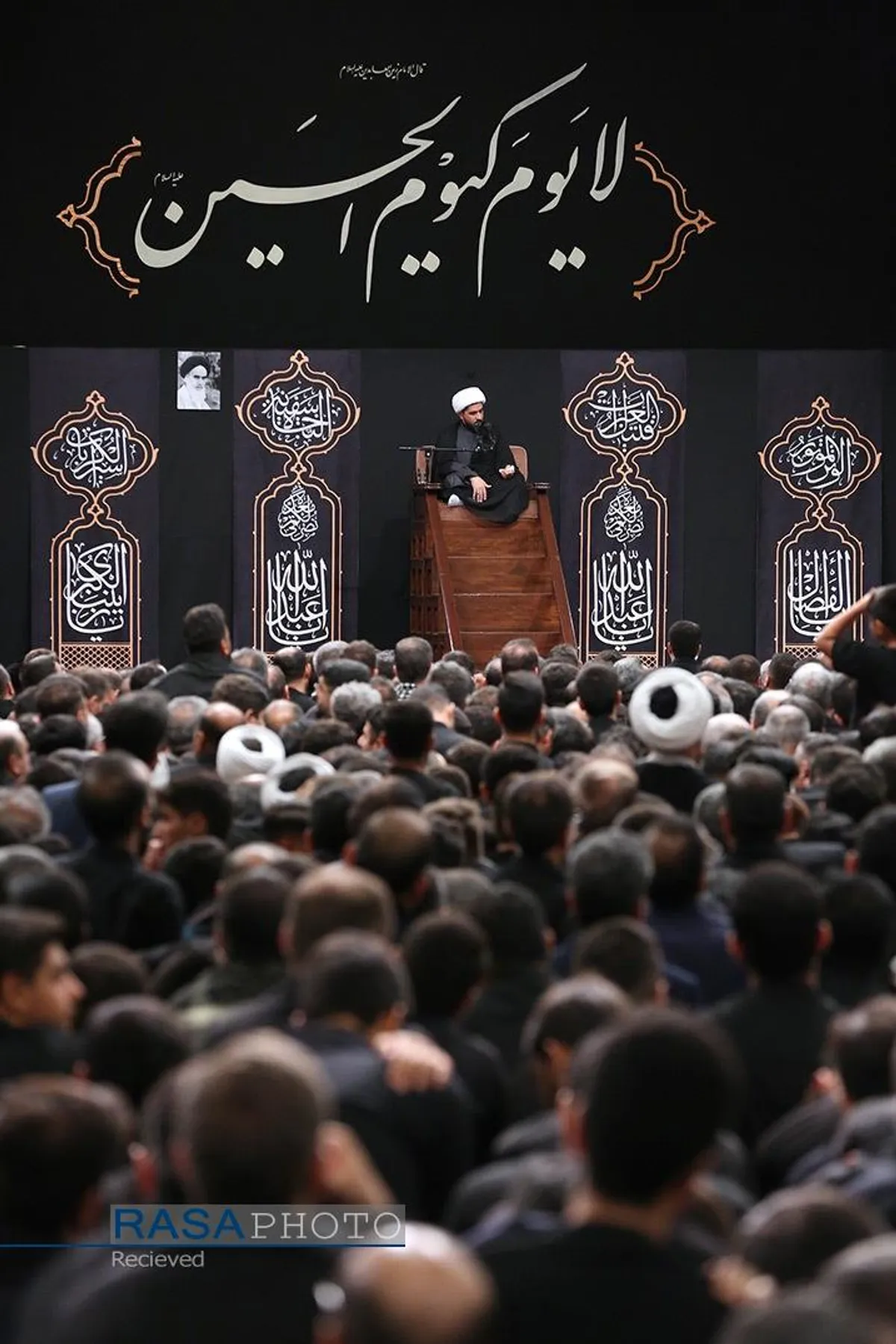اولین شب عزاداری حضرت اباعبدالله الحسین (علیه&zwnj;السلام) با حضور رهبر انقلاب