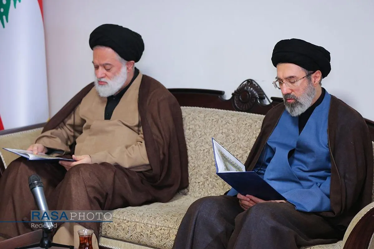 حضور جمعی از فرزندان رهبر انقلاب در دفتر حزب&zwnj;الله در تهران به منظور ابلاغ پیام ایشان