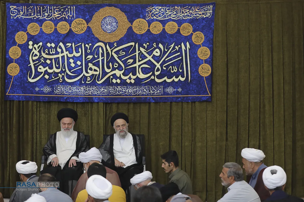 جشن میلاد پیامبر (ص) و عمامه گذاری طلاب در بیوت مراجع تقلید
