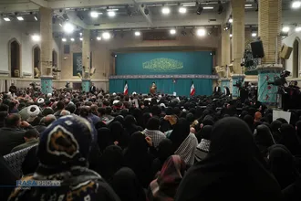 دیدار جمعی از خانواده&zwnj;های شهدای مدافع حرم و مقاومت در پنجمین سالگرد شهید سلیمانی با رهبر انقلاب