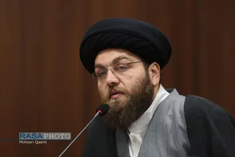 نشست خاطره&zwnj;گویی رزمندگان حوزوی و رونمایی از کتاب عبور از شیشه&zwnj;های شکسته
