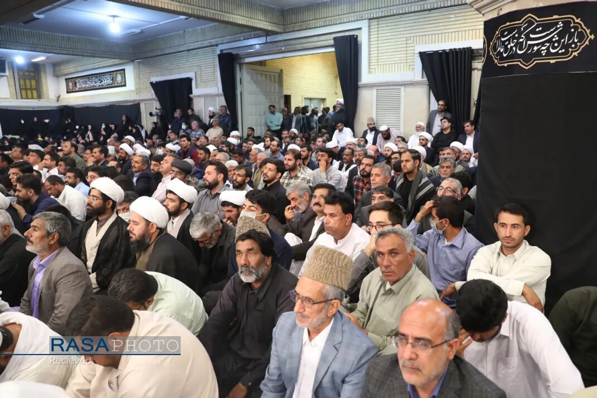 هزاران نفر از مردم شریف استان&zwnj;های &laquo;سیستان و بلوچستان&raquo; و &laquo;خراسان جنوبی&raquo; با حضور در حسینیه امام خمینی با رهبر انقلاب اسلامی دیدار کردند.