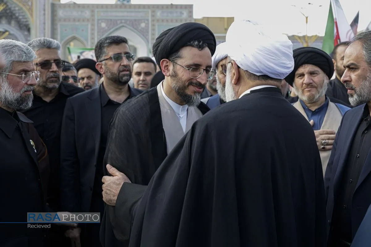 تشییع پیکر وزیر اطلاعات در حرم مطهر رضوی