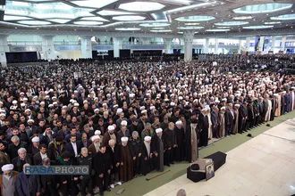 مراسم اقامه نماز بر پیکر آیت&zwnj;الله هاشمی شاهرودی به امامت رهبر انقلاب