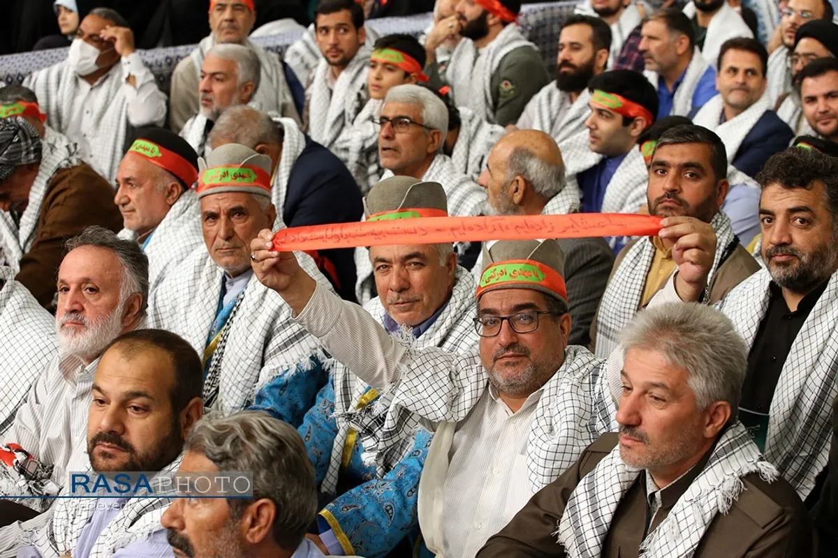 دیدار پیشکسوتان و فعالان دفاع مقدس و مقاومت با رهبر انقلاب
