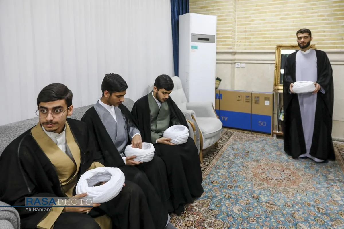 جشن عمامه&zwnj;گذاری طلاب حوزه علمیه حضرت ولی عصر (عج)