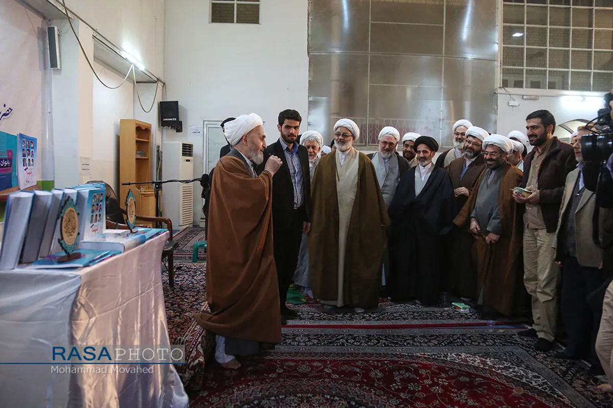 رونمایی از تازه&zwnj;های نشر گلشن ابرار توسط حضرت آیت الله سبحانی