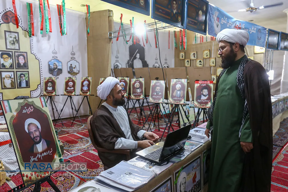 نمایشگاه ردای سرخ