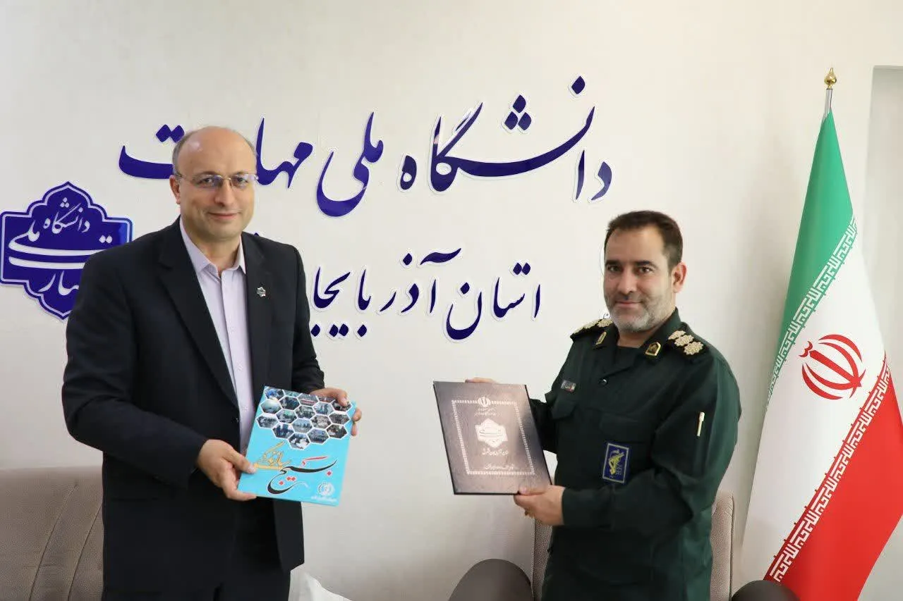 امضای تفاهمنامه بسیج سازندگی سپاه عاشورا و دانشگاه ملی مهارت