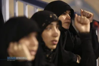 حال و هوای مصلی تهران ساعتی پیش از ورود پیکر مطهر رهبر شهید انقلاب