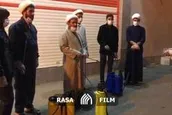 ضدعفونی معابر شهر بوشهر توسط مدیرحوزه و طلاب برای مقابله با کرونا