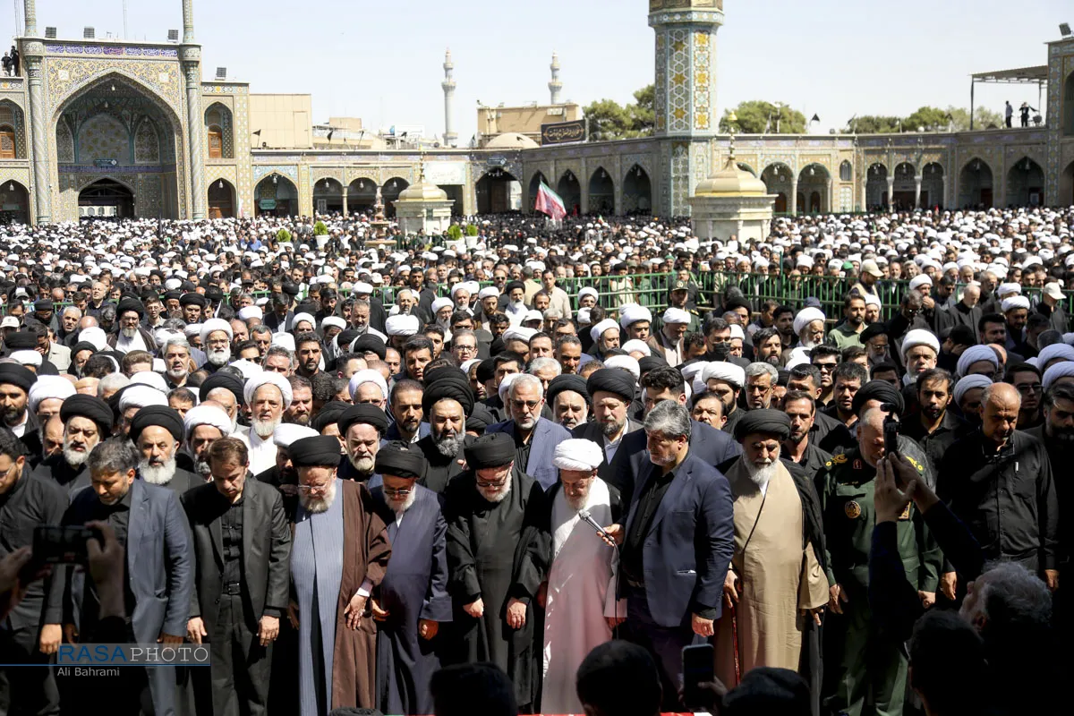 تشییع پیکر حضرت آیت الله شبیری زنجانی در قم - ۲
