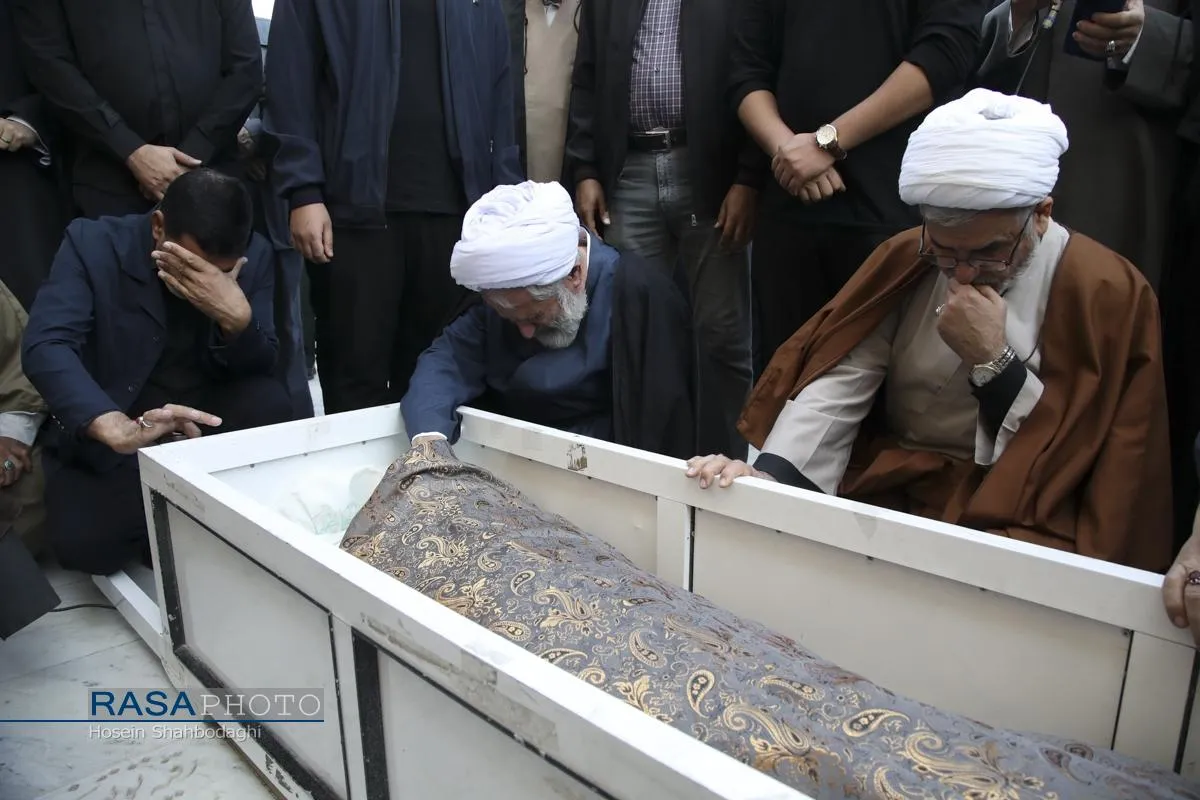 مراسم تشییع و خاکسپاری ابوالشهید حاج&zwnj;آقا عبدالله طائب