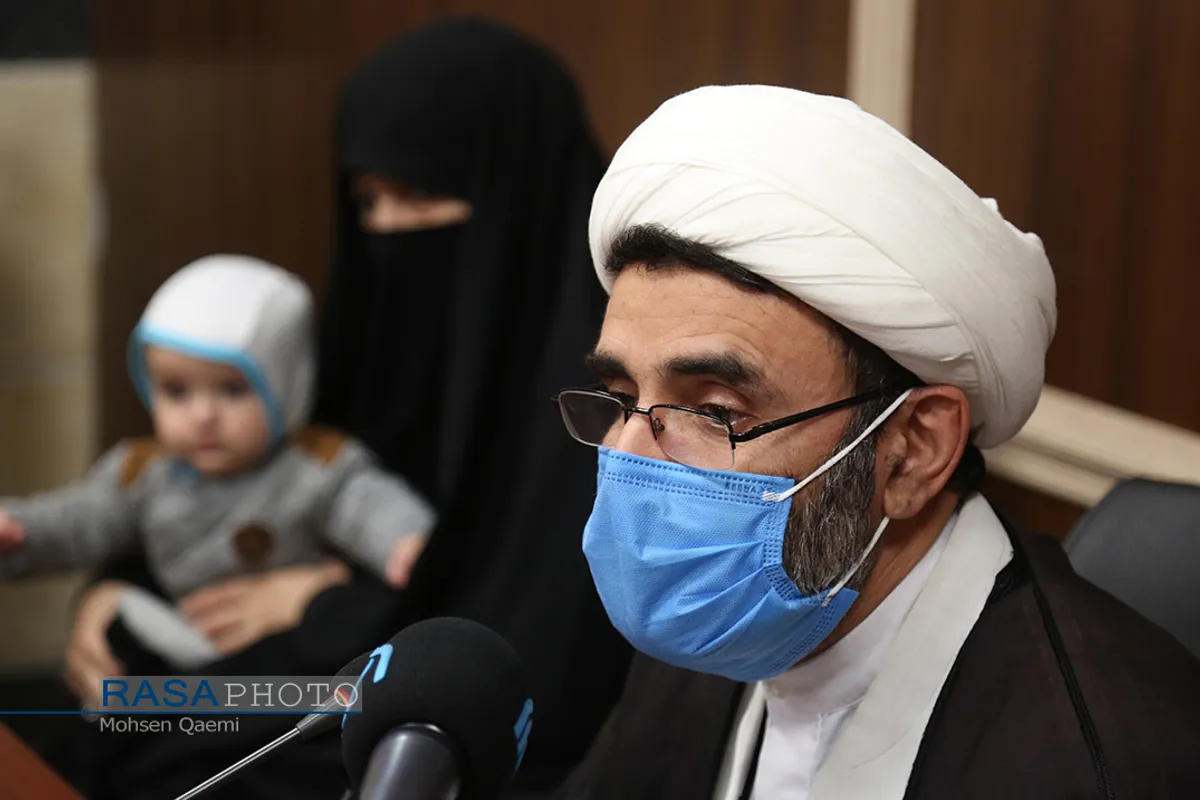 تجلیل از طلبه جهادی فعال در بیمارستان&zwnj;های کرونایی به مناسبت روز پرستار
