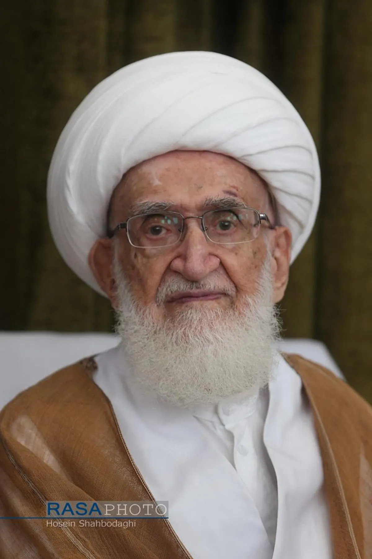 جشن عمامه گذاری طلاب در روز میلاد حضرات پیامبر اعظم و امام جعفر صادق (علیهما السلام)